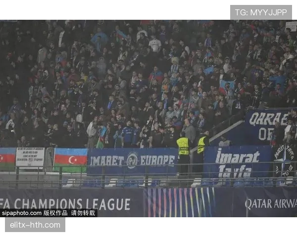 摄影师定格足球明星高光瞬间，展现运动与艺术的完美交融