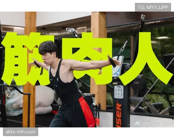 杨瀚森赛后居然穿运动鞋逛奢侈品店，这画风谁看得懂？